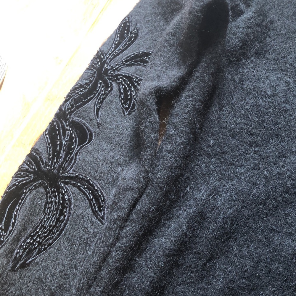 Sweater - Picture 4 of 6